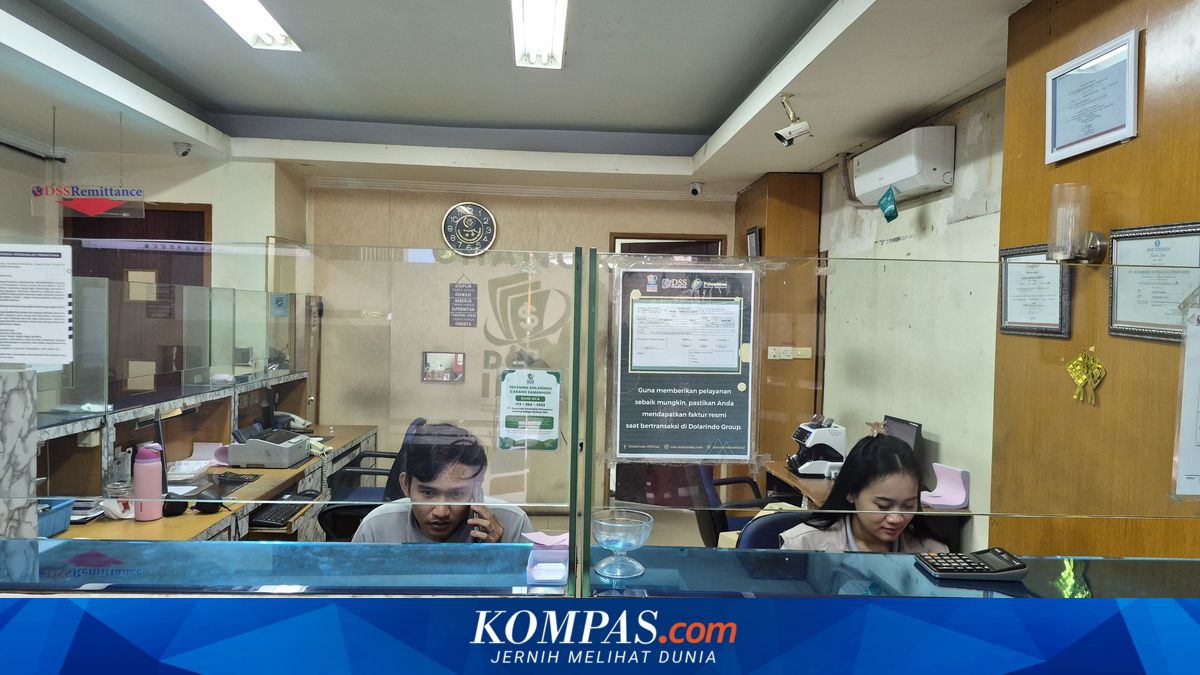Dollar AS Diburu Saat Rupiah Melemah, Money Changer Pastikan Stok Tersedia