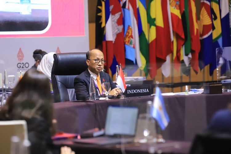 Sekretaris Jenderal Kementerian Ketenagakerjaan Anwar Sanusi menutup rangkaian pertemuan yang kedua Kelompok Kerja Bidang Ketenagakerjaan atau EWG G20 di Yogyakarta, Kamis (12/5/2022).