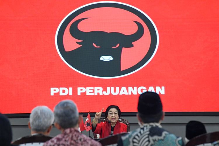 Ketua Umum PDI Perjuangan yang juga Presiden ke-5 RI Megawati Soekarnoputri menyampaikan pidato politiknya saat peringatan HUT ke-51 PDI Perjuangan di Sekolah Partai di Lenteng Agung, Jakarta, Rabu (10/1/2024). Peringatan tersebut bertemakan Satyam Eva Jayate, Kebenaran Pasti Menang. ANTARA FOTO/M Risyal Hidayat/aww.