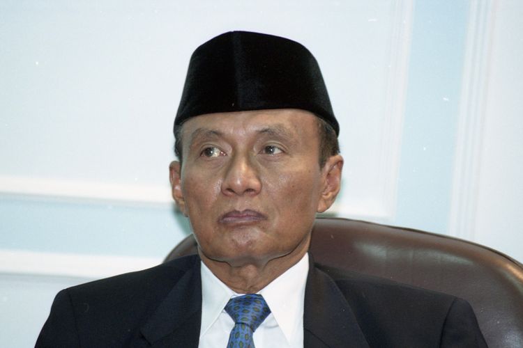 Ketua Federasi Buruh Seluruh Indonesia (FBSI, kini KSPSI), Agus Sudono.