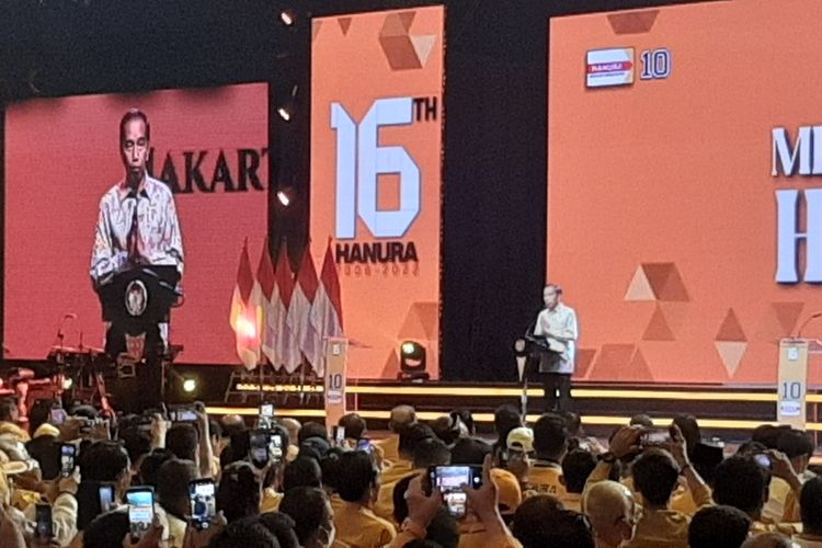 Presiden Joko Widodo saat membacakan sambutan di acara peringatan hari ulang tahun (HUT) ke-16 Partai Hanura di Jakarta Convention Center, Jakarta, Rabu (21/12/2022).