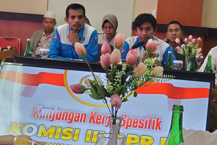 Pertemuan Komisi III DPR dalam kunjungan kerja spesifik ke Morowali Utara, Sulawesi Tengah usai bentrokan maut di PT Gunbuster Nickel Industry (GNI).