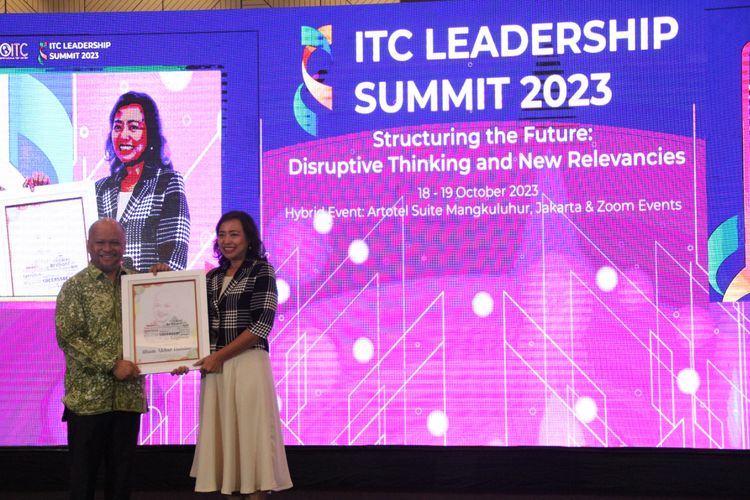 IITC menggelar ITC Leadership Summit 2023 bertajuk Structuring the Future: Disruptive Thinking and New Relevancies secara hibrid di Jakarta (18-19/10/2023).