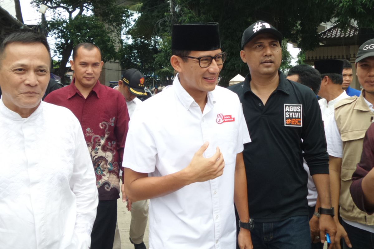 Calon wakil gubernur DKI Jakarta Sandiaga Uno saat menerima dukungan dari relawan Agus Harimurti Yudhoyono dan Sylviana Murni di Yayasan Annajah, Kecamatan Pesanggrahan, Jakarta Selatan, Sabtu (18/3/2017) siang.