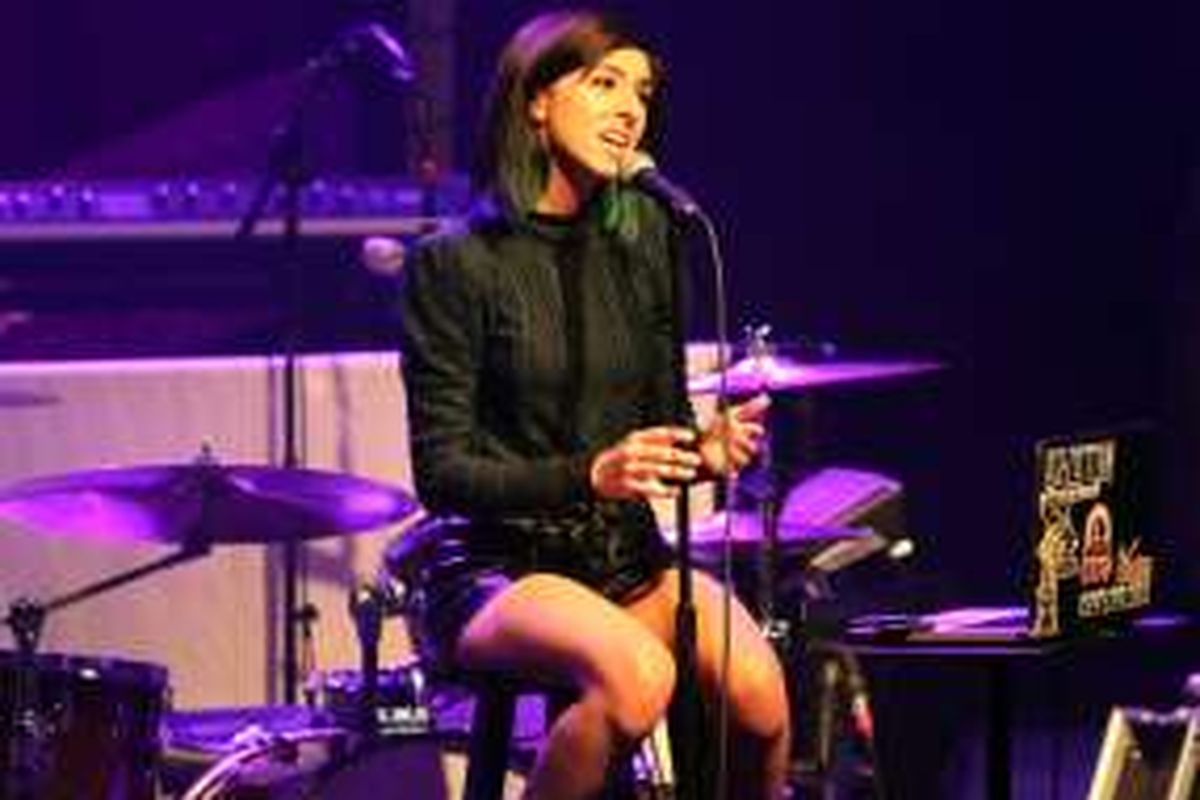 Penyanyi Christina Grimmie tampil sebagai pembuka konser penyanyi Rachel Platten di Center Stage Theatre, Atlanta pada 2 Maret 2016. Grimmie ditembak mati usai tampil di Orlando, Florida, Jumat (10/6/2016).