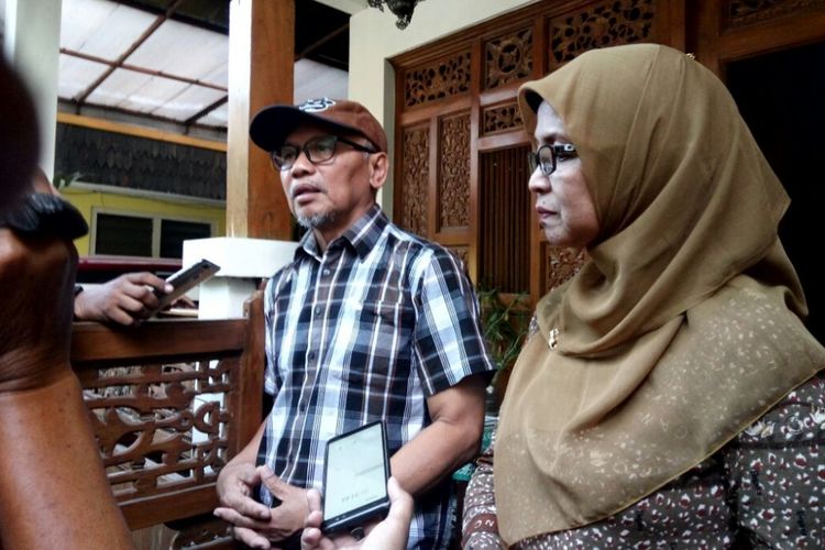 paman Zuiva Puspita Ningrum,  Mutiek Admadji saat menemui Wartawan