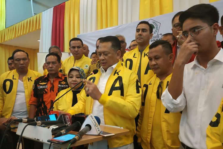 Bambang Soesatyo setelah mendaftarkan diri menjadi calon ketua umum Partai Golkar, Senin (2/12/2019)