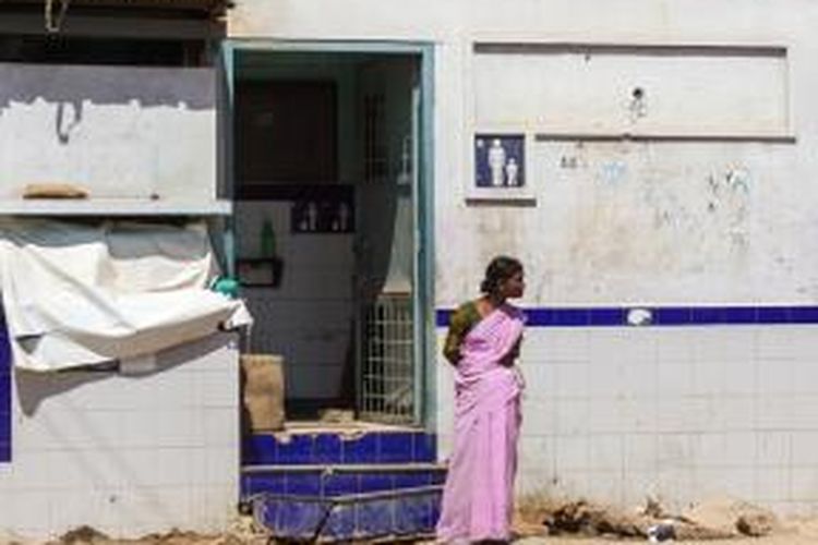 Menurut data WHO, hampir separuh penduduk India belum memiliki toilet permanen di kediaman mereka.