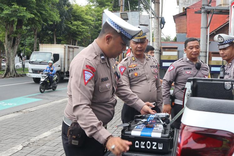 Direktorat Lalu lintas (Ditlantas) Polda Jawa Tengah mencatat sekitar 30 pelanggaran setelah pihaknya menerbangkan drone. 