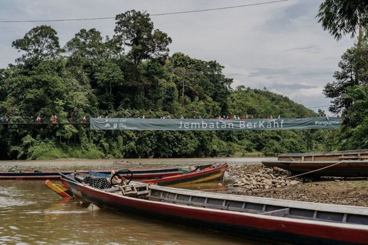 Jembatan Berkahf di Desa Muara Kuis kini berdiri kokoh sebagai akses baru yang memudahkan mobilitas lebih dari 1.300 warga Musi Rawas Utara. 