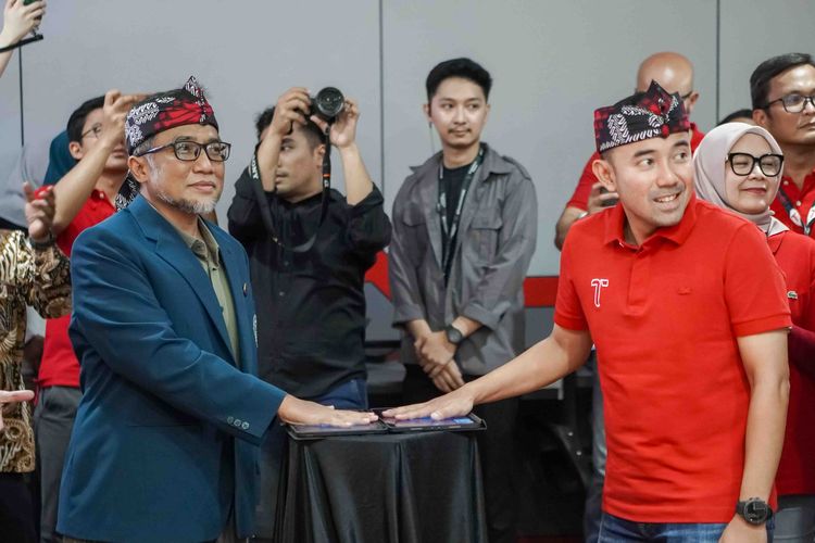 Telkomsel berkolaborasi dengan Institut Teknologi Bandung (ITB) menghadirkan Laboratorium 5G Hive sebagai pusat riset untuk mengembangkan solusi dan inovasi teknologi 5G yang dapat mendorong kemajuan teknologi di Indonesia