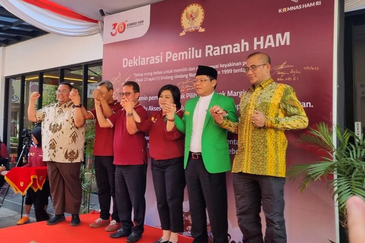 Komnas HAM mendeklarasikan Pemilu Ramah HAM di halaman Kantor Komnas HAM, Jakarta, Minggu (11/6/2023).