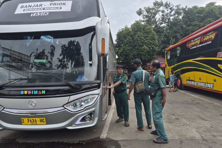 Di Balik Lancarnya Mudik, Ada Perjuangan Sopir Bus AKAP yang Jarang Dihargai