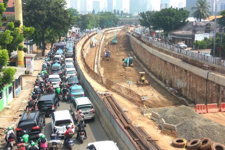 Kondisi proyek underpass Mampang-Kuningan dari atas flyover Mampang.