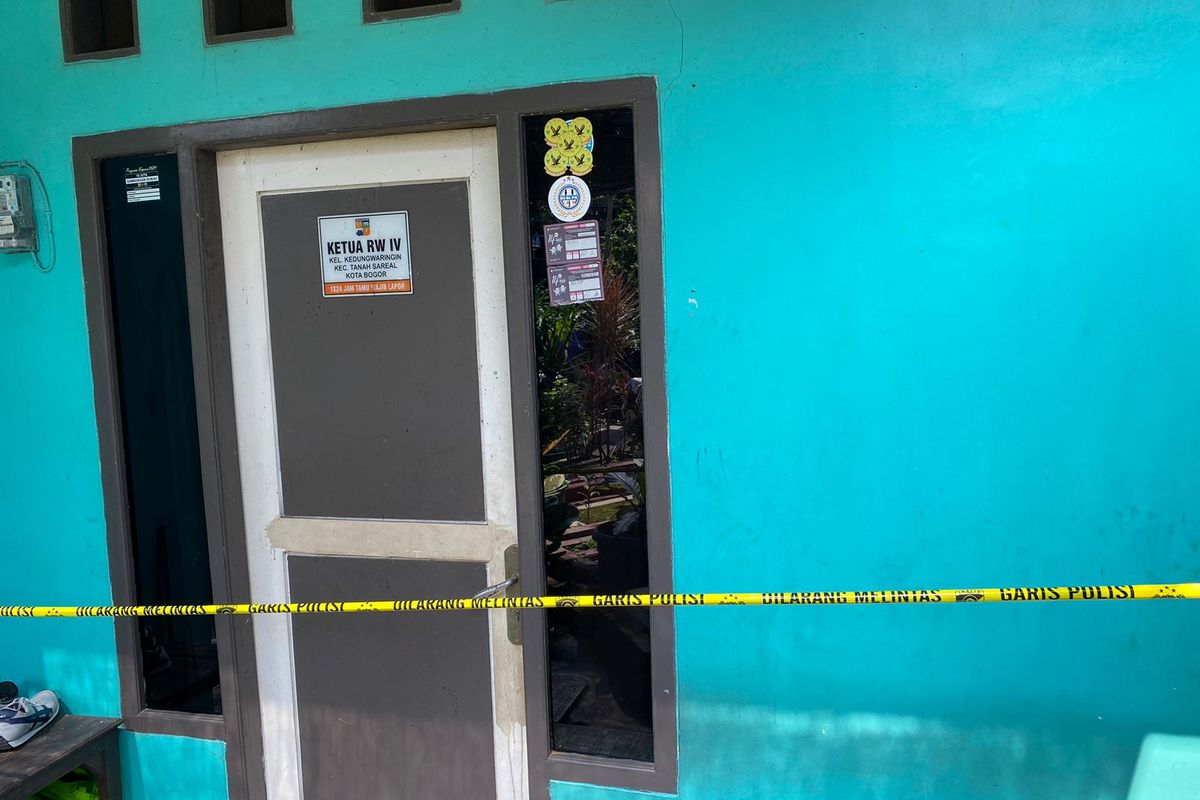 Lokasi tempat kejadian perkara (TKP) pembunuhan wanita yang tewas bersimbah darah di Jalan Flamboyan IV RT 001/RW 004, Kedung Waringin, Tanah Sareal, Kota Bogor.