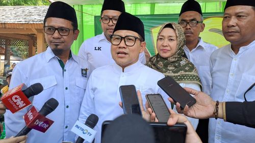 Ziarah ke Makam Sunan Drajat, Cak Imin Minta Didoakan Menang Pilpres 2024