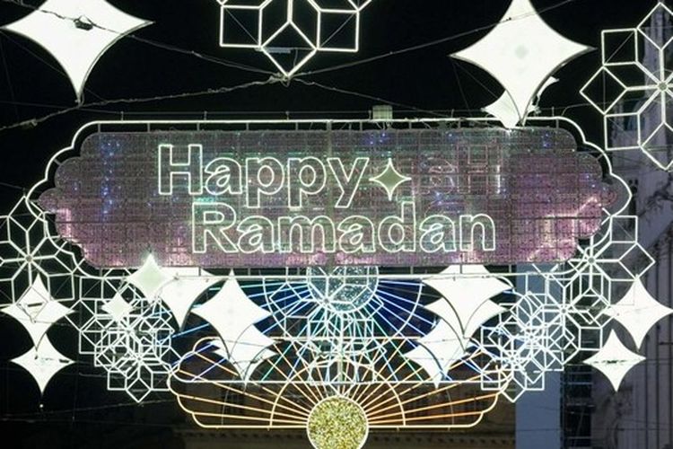 Lampu LED Ramadhan di Tengah Kota London