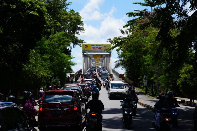 Wali Kota Pontianak, Kalimantan Barat (Kalbar) Edi  Rusdi Kamtono mengatakan, telah menggelontorkan anggatan Rp 43,7 miliar untuk pembebasan lahan pembangunan jembatan duplikasi kapuas I. 