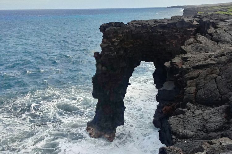 Formasi Batu Ikonis di Hawaii Runtuh, Wisatawan Diminta Waspada