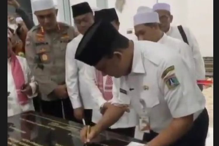 Gubernur DKI Jakarta Anies Baswedan meresmikan Yayasan Panti Asuhan Yatim Daarul Rahman di Pasar Minggu, Jakarta Selatan, Rabu (7/9/2022).