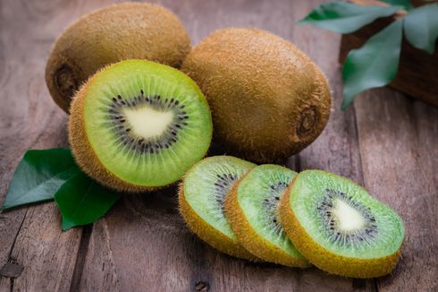 Makan Buah Kiwi Efektif Atasi Sembelit, Sudah Tahu?