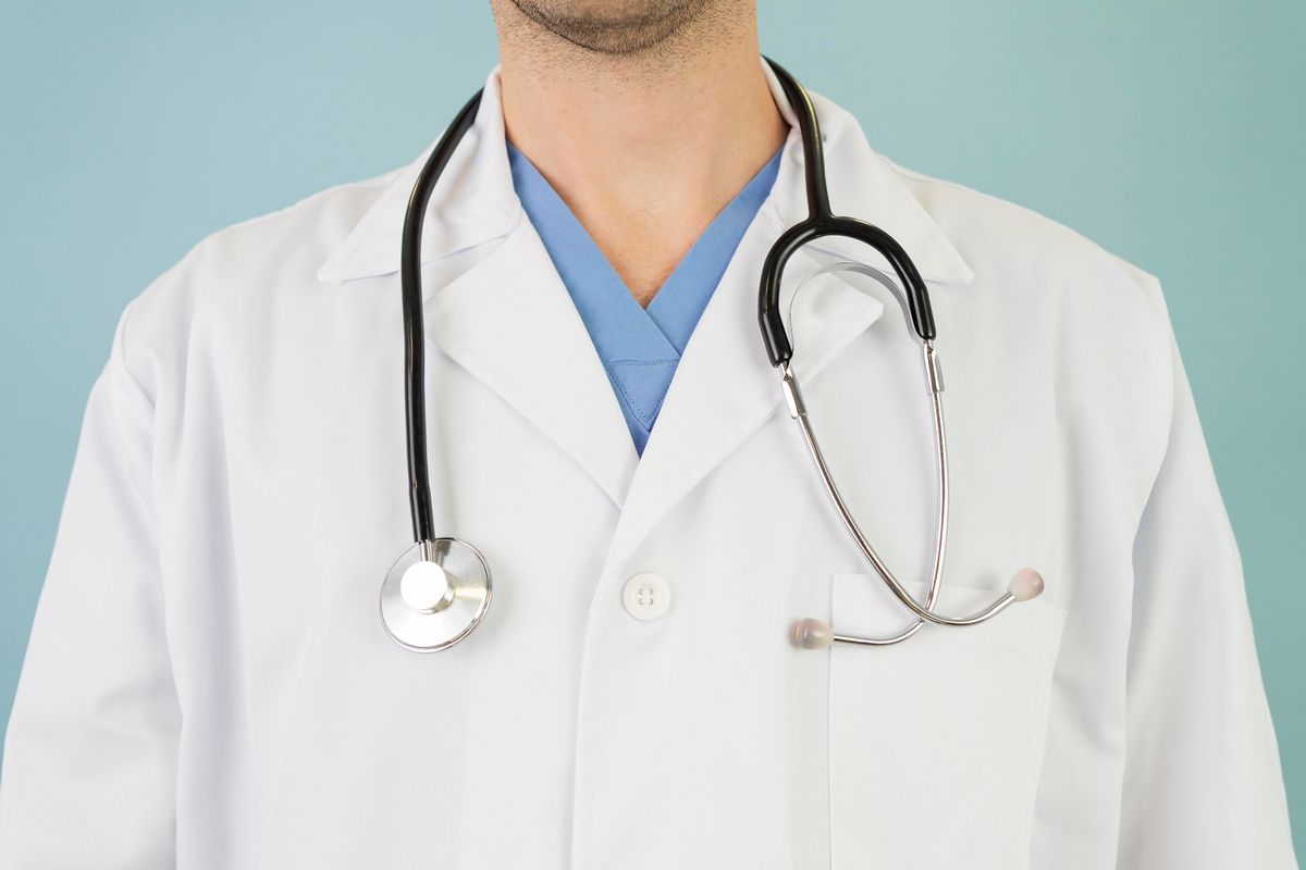 Ilustrasi dokter. Kemdiktisaintek menegaskan UKMPPD sebagai syarat mutlak profesi dokter dan berkomitmen menangani retaker secara adil dan berbasis regulasi.