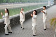 Atasi Nyeri Sendi dengan Rutin Latihan Tai Chi