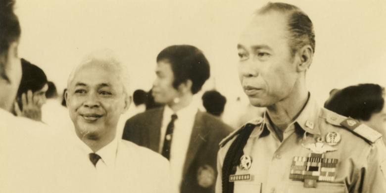 Kapolri Jenderal Pol Drs. Hoegeng Imam Santoso (kanan) bersama Rektor ITB Prof Dr. Dody Tisna Amidjaja hadir dalam sidang pertama dan kedua dan II kasus penembakan 6 Oktober 1970 di pengadilan Bandung, 1 Desember 1970. Dalam percakapan-percakapan selesai sidang, ia menginginkan agar orang yang bersalah dalam peristiwa 6 Oktober dihukum.