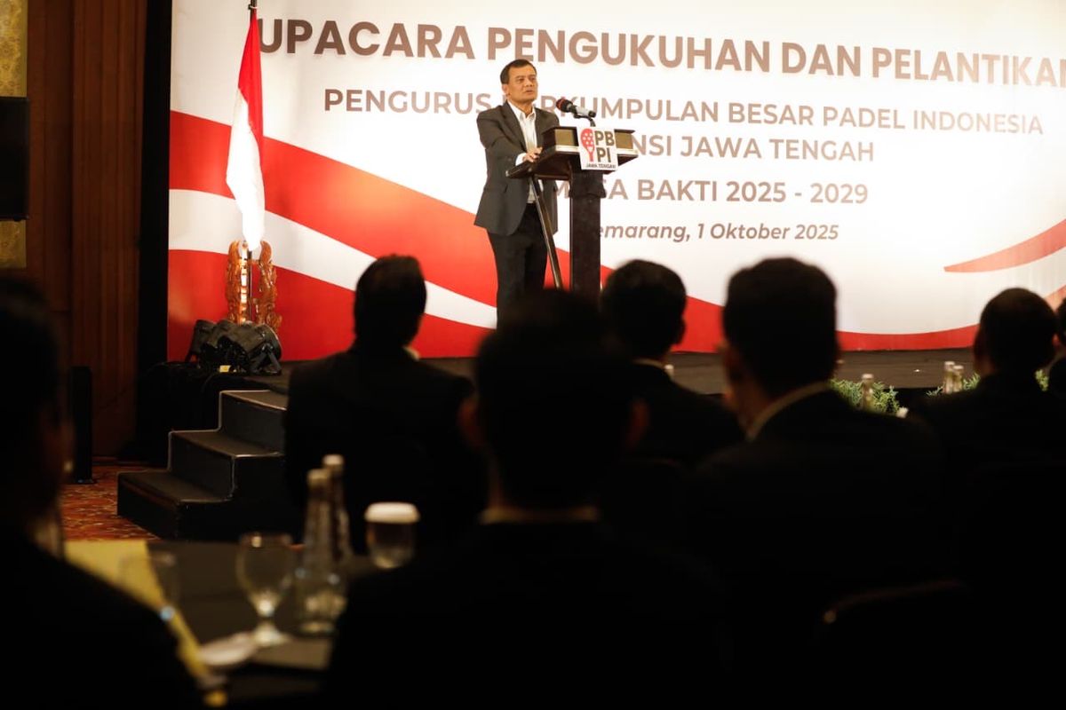 Gubernur Jawa Tengah (Jateng) Ahmad Luthfi saat pengukuhan kepengurusan PBPI Jateng di Hotel Santika, Semarang, Rabu (1/10/2025).