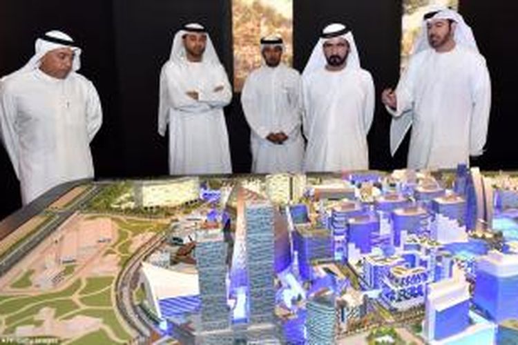 Dubai kini tengah berjuang keras memulihkan kondisi akibat krisis menghadapi utang pada 2009. Kota ini juga tak lepas dari kritikan tajam lembaga moneter internasional (IMF) yang mengatakan bahwa Dubai terlalu ambisius dengan proyek-proyek bombastis.