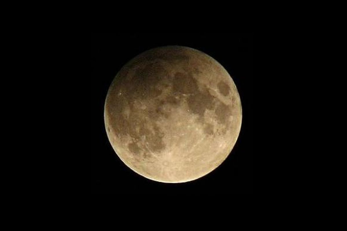 Gerhana bulan penumbra. Tak seperti fenomena gerhana bulan umumnya, bulan takkan berwarna merah darah.