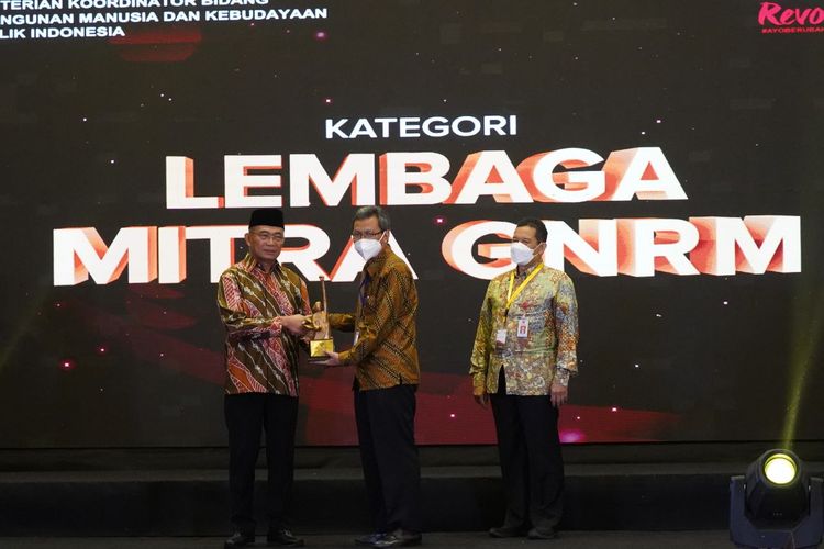 UNJ terpilih sebagai penerima Anugerah Revolusi Mental 2022 dari Kemenko PMK pada kategori Lembaga Mitra Gerakan Nasional Revolusi Mental (GNRM) pada 21 Desember 2022 di Jakarta.