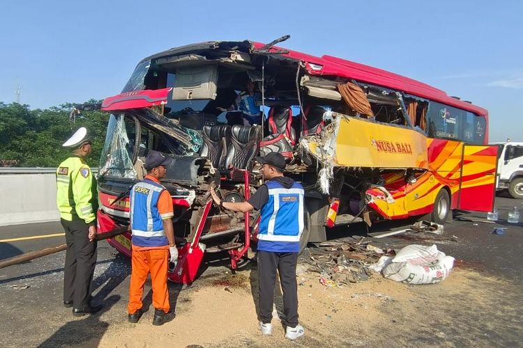 Update Kecelakaan Bus vs Truk di Tol Gempol-Pasuruan: 2 Korban Dirujuk, Sopir Bus Belum Ditahan