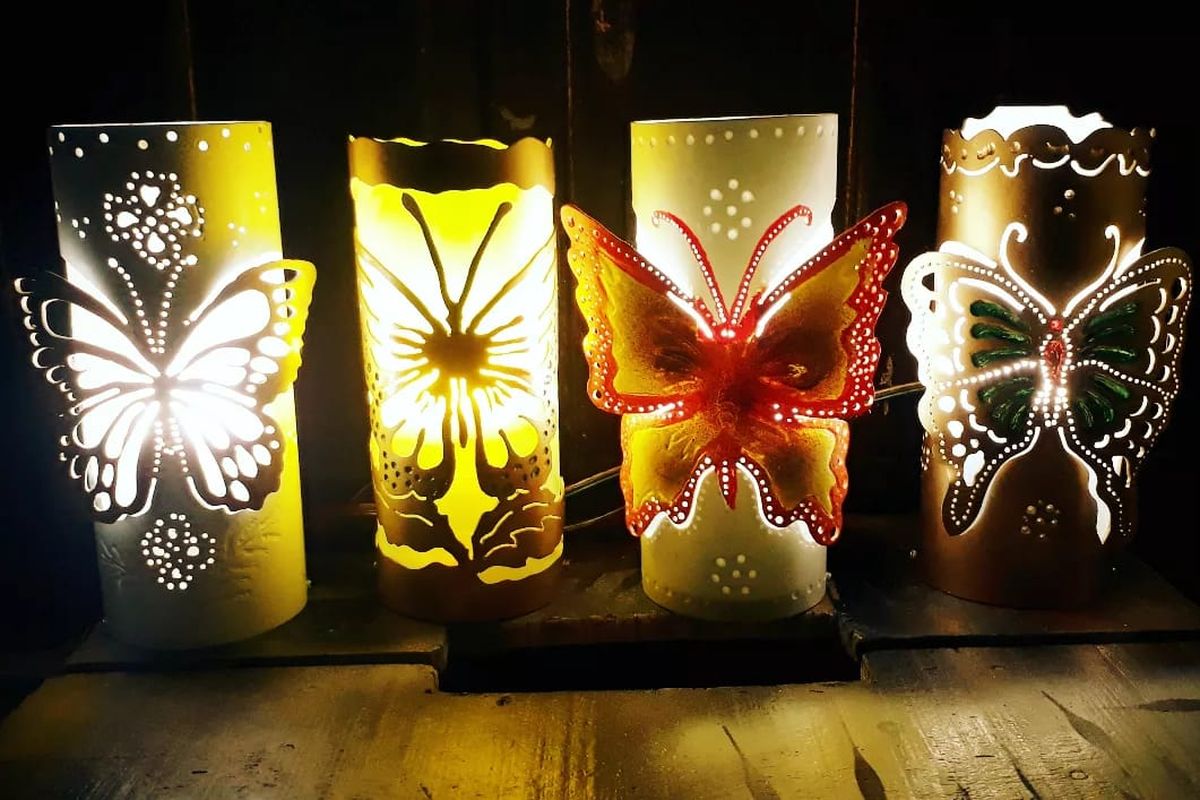 Produk hiasan lampu meja dari pipa paralon bekas, hasil buah tangan Alip / Syahda Craft.