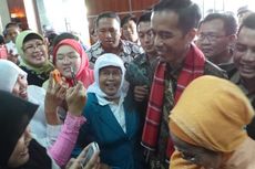 Ditunggu di Panggung, Jokowi Dikerubuti Ibu-ibu