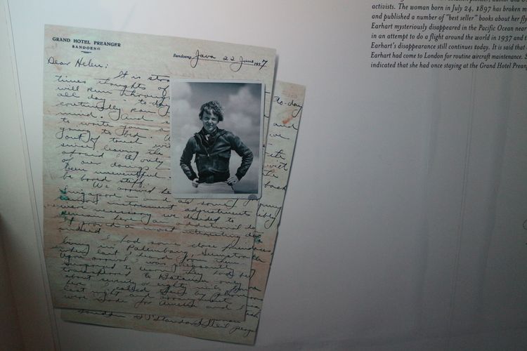 Surat yang konon ditulis Amelia Earhart ketika menginap di Grand Hotel Preanger