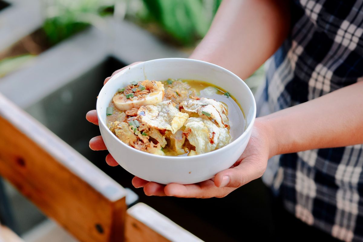 Rujak soto, makanan khas Banyuwangi. 