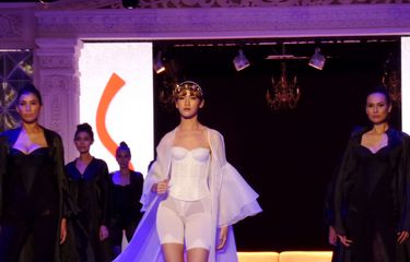 Kisah "Sabrina", Angkat Percaya Diri Wanita Lewat Pakaian Dalam