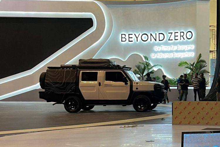 Toyota Hilux Rangga Double Cabin di booth Toyota GIIAS 2025