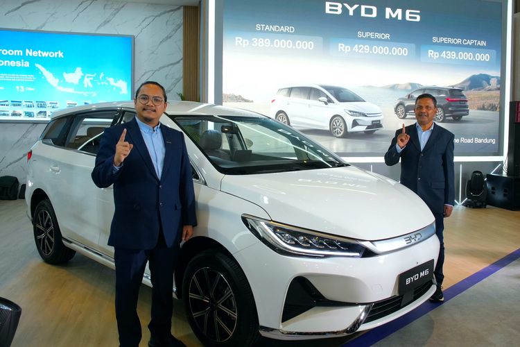 BYD M6 di GIIAS Bandung 2024