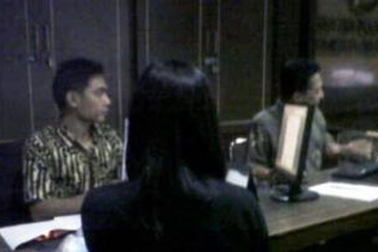 Korban saat melapor ke Polresta Palembang, Jumat (22/8/2014). 