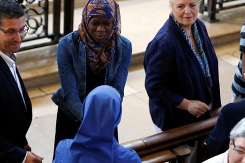 Di Katedral Rouen, Umat Muslim Perancis Doakan Pastor yang Dibunuh ISIS