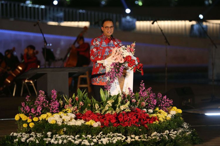 Gubernur DKI Jakarta Anies Baswedan memberikan sambutan saat acara peresmian revitalisasi lapangan Banteng di Jakarta, Rabu (25/7/2018). Pemprov DKI Jakarta secara resmi membuka kawasan lapangan Banteng yang telah direvitalisasi untuk dapat diakses oleh masyarakat