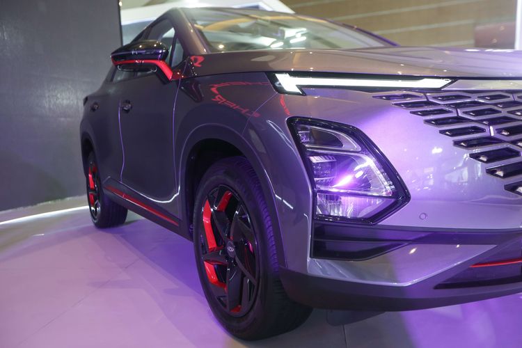 Chery Omoda 5 dipamerkan di ajang Indonesia International Motor Show (IIMS) 2023 di JIExpo, Kemayoran, Jakarta Pusat, Kamis (16/2/2023). Omoda 5 hadir dalam tiga varian yang masing-masing dibekali mesin berkubikasi 1.500 cc turbo.