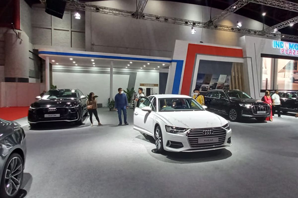 Deretan mobil mewah harga miliaran rupiah di Indonesia International Motor Show (IIMS) 2023