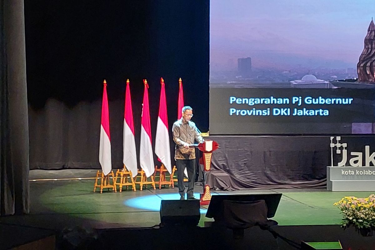 Penjabat (Pj) Gubernur DKI Jakarta Heru Budi Hartono saat memberikan pengarahan di Taman Ismail Marzuki, Jakarta Pusat, Selasa (18/10/2022).