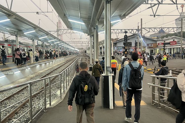 Suasana di Stasiun Bogor Usai 7 Perjalanan KRL Dibatalkan