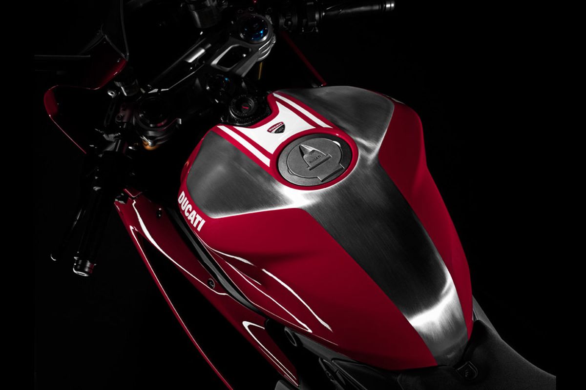 Teaser motor baru Ducati, diprediksi bermesin generasi baru V4.