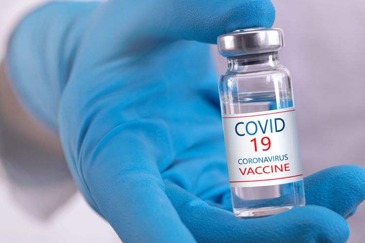 Ilustrasi vaksin Covid-19, suntikan vaksin dosis keempat, vaksin booster.