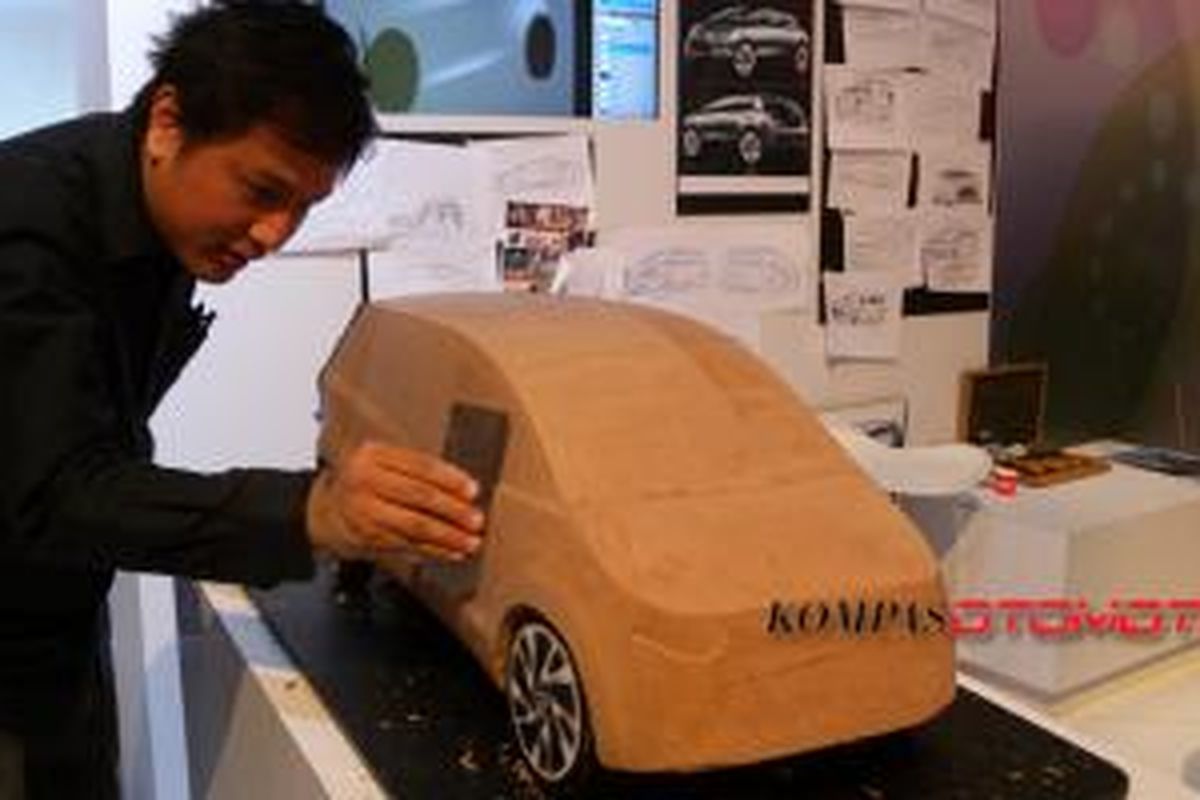 Mark Wijaya, desainer PT Astra Daihatsu Motor yang menciptakan goresan Daihatsu Ayla.